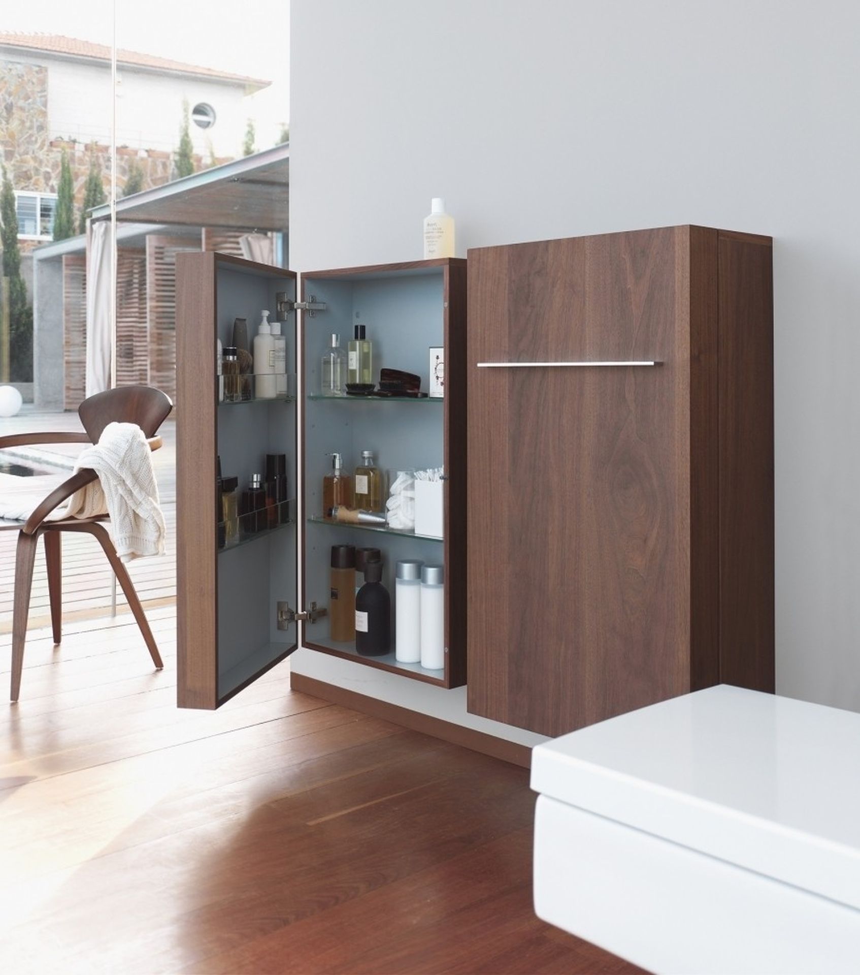Duravit Fogo Meble Umywalki Łazienkowe Do Łazienki pod Umywalkę z Blatem, Duravit Fogo Szafka Boczna Ścienna Na Nogach Nóżkach - Cena Ceny Cennik Opinie Wymiary Katalog Inspiracje Aranżacje Dystrybutor Sklep Polska - lazienkarium.pl Duravit Fogo Meble łazienkowe Drewniane