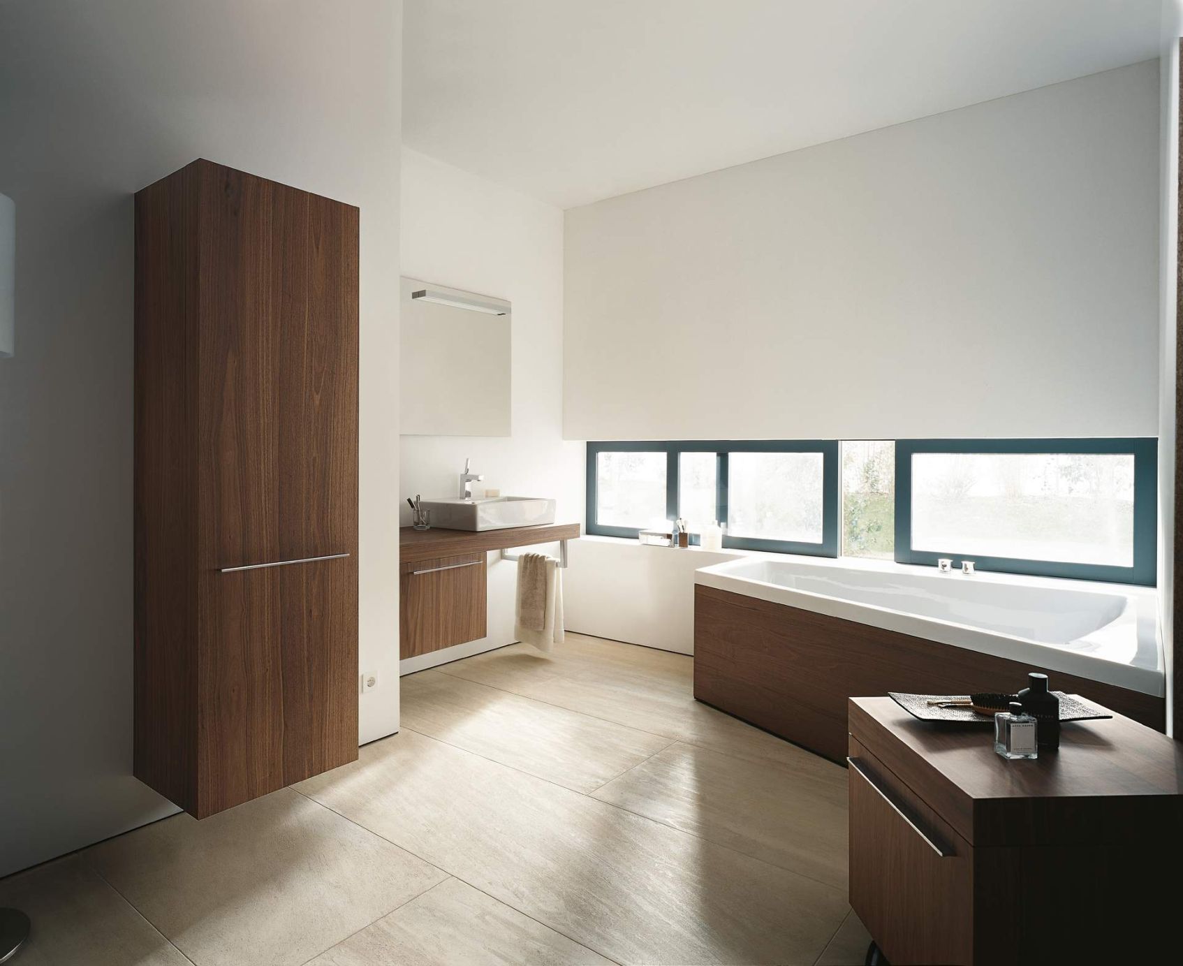 Duravit Fogo Meble Umywalki Łazienkowe Do Łazienki pod Umywalkę z Blatem, Duravit Fogo Szafka Boczna Ścienna Na Nogach Nóżkach - Cena Ceny Cennik Opinie Wymiary Katalog Inspiracje Aranżacje Dystrybutor Sklep Polska - lazienkarium.pl Duravit Fogo Meble łazienkowe Drewniane