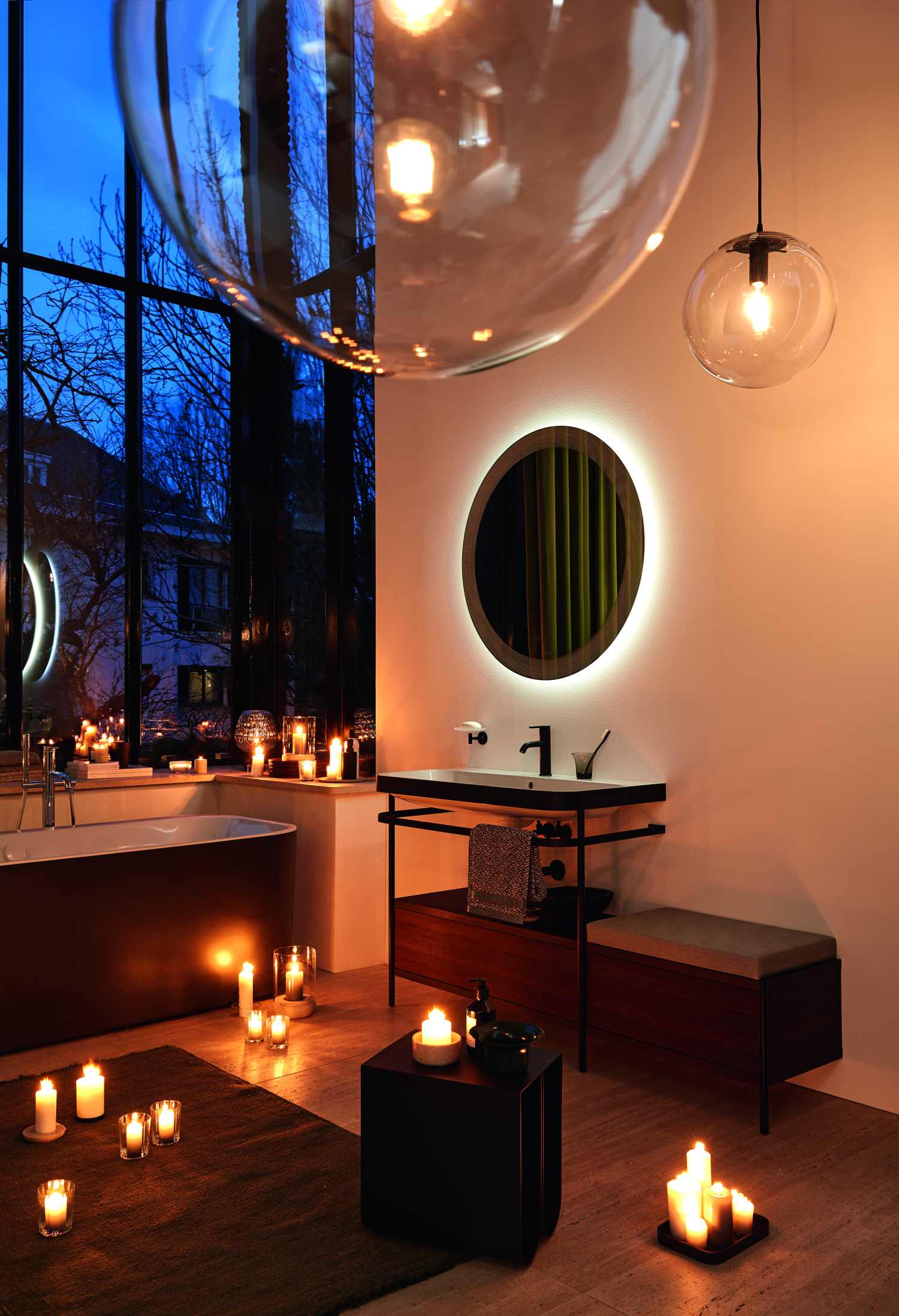 Aranżacja łazienki z lustrem LED w wykończeniu Radial - www.Łazienkarium.pl duravit happy d.2 plus lustro led, duravit happy d.2 plus podświetlone lustro, duravit happy d.2 plus lustro radial