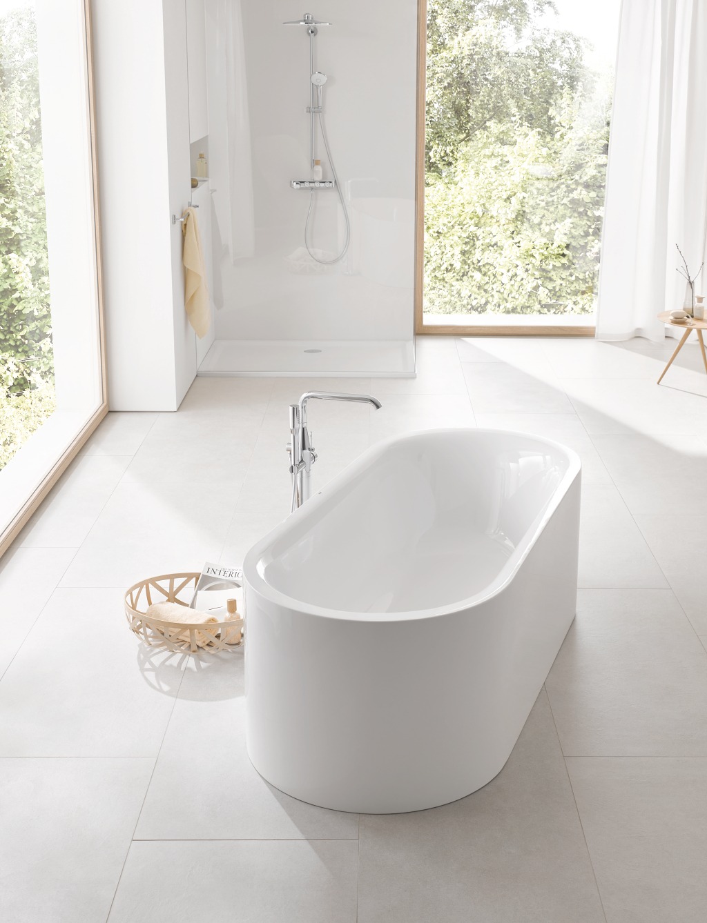 Aranżacja łazienki z owalną wanną wolnostojącą GROHE Essence - www.Łazienkarium.pl grohe essence wanna, wanna grohe essence, grohe essence wanny