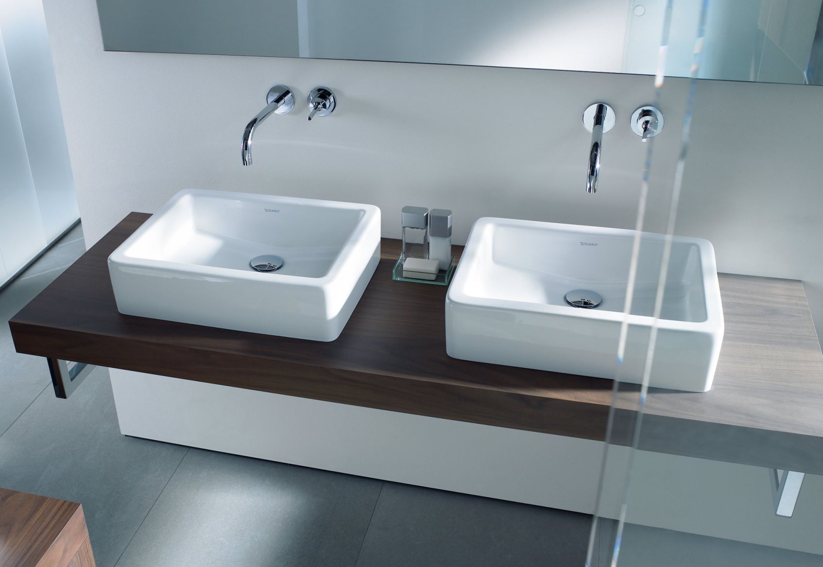 Duravit Vero Umywalki Wiszace Duravit Vero Umywalka nablatowa Duravit - lazienkarium.pl Łazienka bez płytek! Farba zamiast płytek? Sprawdź, jak może wyglądać łazienka bez glazury!