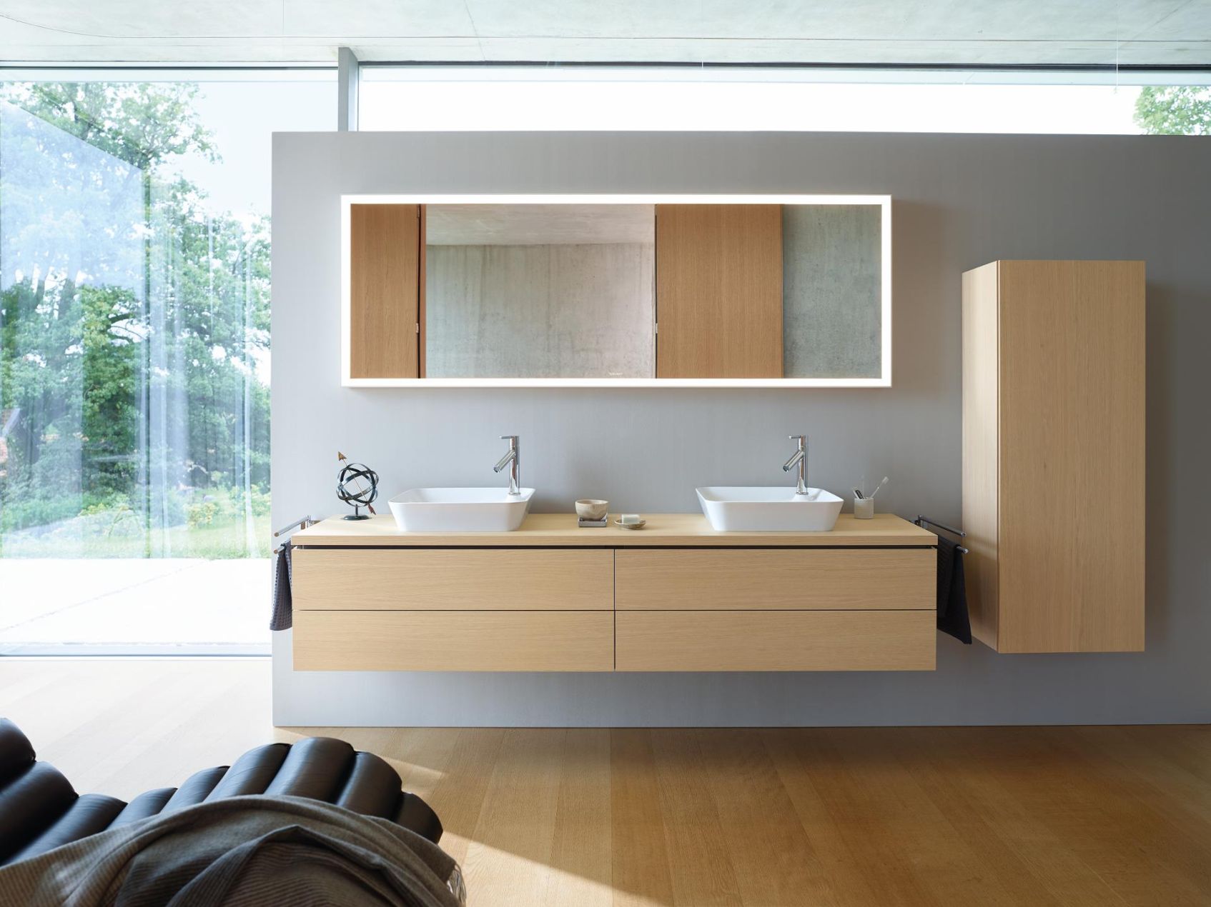 Łazienka w drewnie. Łazienka biało-drewniana, szara łazienka z drewnem czy łazienka drewno beton? Aranżacje, inspiracje!