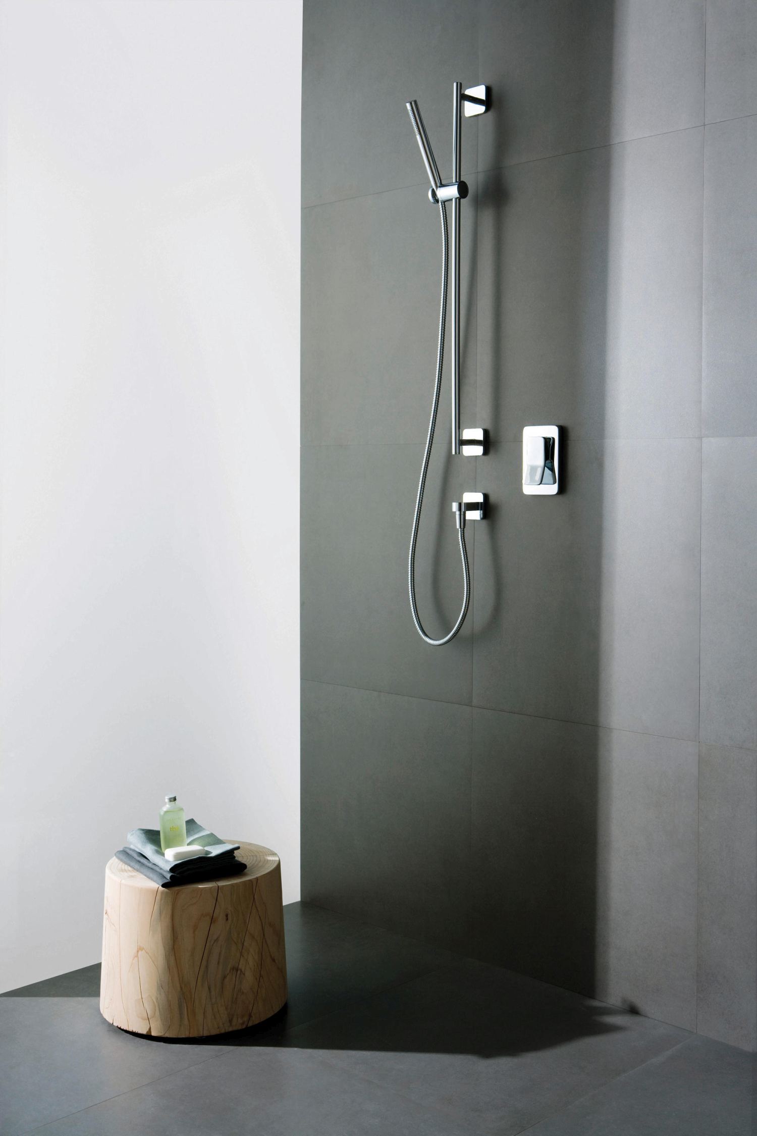 minimalistyczny zestaw prysznicowy, zestaw prysznicowy minimalizm, minimalistyczna bateria prysznicowa