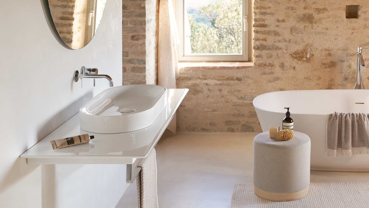 łazienka prowansalska z cegłą, cegła w łazience prowansalskiej, styl prowansalski cegły