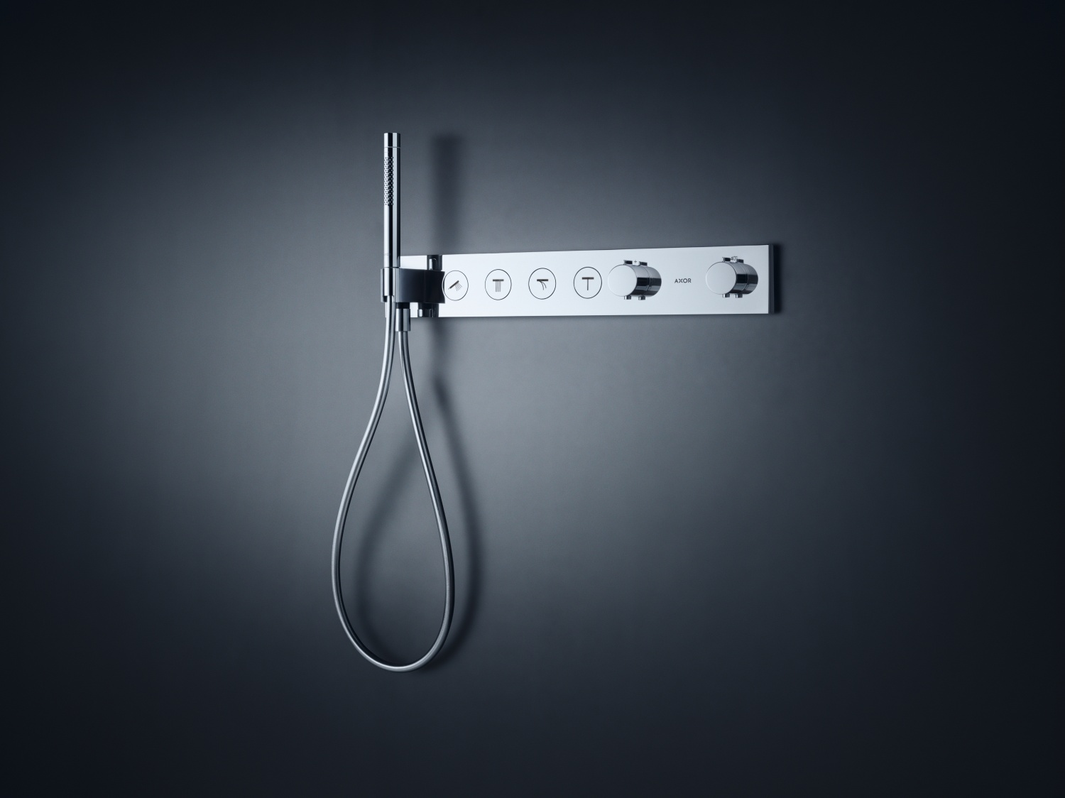 Bateria prysznicowa Axor z panelem termostatu - www.Łazienkarium.pl axor showersolutions termostatyczna, axor baterie termostatyczne, bateria termostatyczna prysznicowa axor