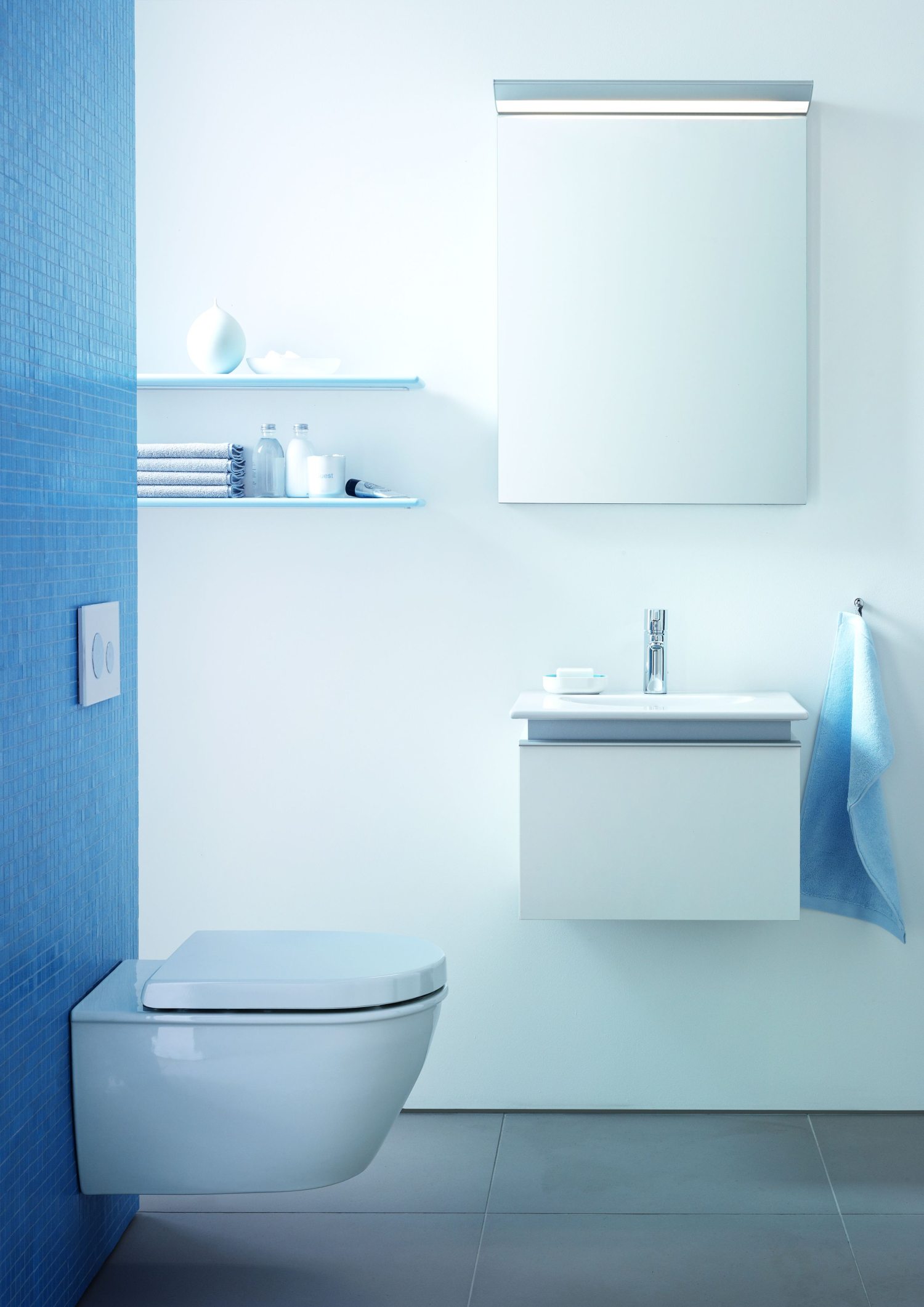 łazienka morska, łazienka w stylu marynistycznym, błękity w łazience
