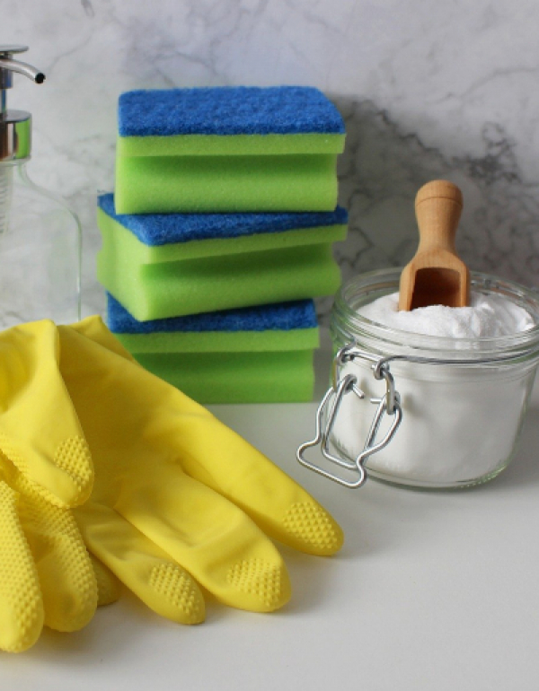 6 sposobów na czyszczenie kabiny prysznicowej – zobacz, jak usunąć kamień i osady z mydła!