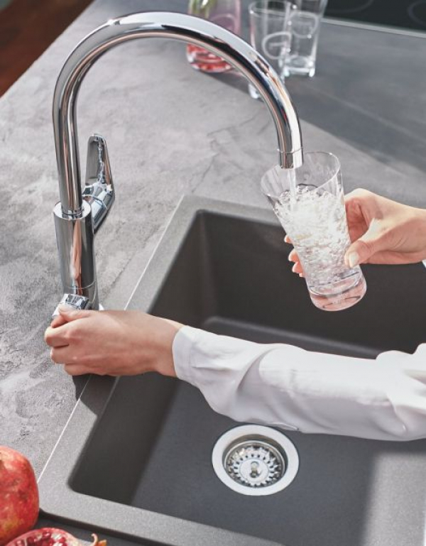 Pij wodę prosto z kranu z GROHE Blue – sprawdź, co potrafi innowacyjny system kuchenny