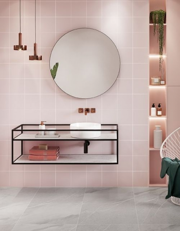Różowa łazienka nie tylko w słodkim wydaniu – zobacz, jak urządzić piękne wnętrze